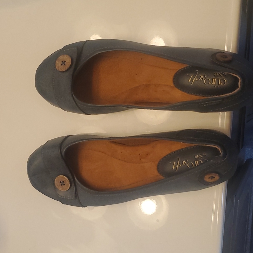 Blue flats, size 6 1/2